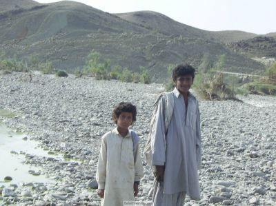 کسانیں شپانک
اے شپانک او آیے کستریں برات انت کہ وتی توشگے چادرے لمبا بستگ او بڈّا انت - اے اشانی وانے روچ انت - بلے چوش کہ بلوچستان وتی مستر وت نہ انت - ہمے سوب انت کہ گونڈانی باندات شپانک او مزّور انت

