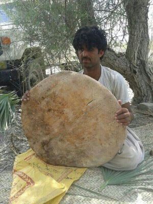  Porani classic bread 
پُرانی
Porani
پُرانی نان ءِ آئیا پُران ءِ تہا پچ انت ۔ بزاں پرانی ءِ پچگ ءَ پرانی ءَ زمین ءَ گرمیں ریکانی یا پُلکانی تہا کل کن انت ءُ سر برا اشکراں ایر کن انت ۔ ہمے اشکرانی گرمی ءَ چہ پُرانی زمیں ءِ چیرگ ءَ پش ات ۔ اگاں پُرانی شر پچگ بہ بیت نان چو بسکوٹ ءِ وڑا وش بیت
Keywords: Porani