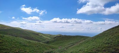 Koh e Sulaiman landscape
Koh e Sulaiman e nadarag
اے کوہ ءِ سلیمان ءِ یک ندارگے ۔ کوہ سلیمان چونایا بلوچانیگ انت بلے مرچاں پنجاب ءِ دست چیر انت  ۔ اے ندارگ باز ڈولدار ان ت۔ چریشیا چہ معلوم بیت ۔ بلوچانی باز جوانیں جاہ ءُ دیار انت ۔ 
