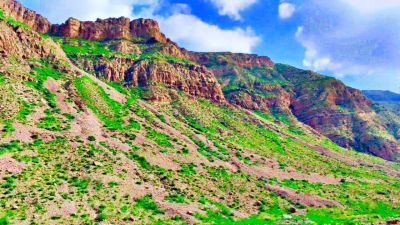 Bolan Mount
Wadi Bolan
وادی بولان گرماگی ہور بزاں بش ءِ بوگ سوب ءَ بولان کوھ سرسبز انت 
بلوچاں گوشتگ ۔ وھدیکہ گرماگی ہور مہ بیت گڈا زمستانی ہور مہ بات
بلوچاں پمیشکہ گشتگ کہ بلوچستان ءِ گیشترں ھند ءُ دمگ گرماگ ءَ ھدا ءَ چہ گیش گرم بنت ۔  زمستان ءَ ھور بوتگ اگاں درچک نوک رود بوتگ انت گرماگ ءَ ہور نہ بوتگ تاں گرم ءَِ سوب ءَ جنگلانی نوکرودیں درچک مُرتگاں ۔ تو ہمے سوب بوتگ کہ بلوچاں گوشتگ وھدیکہ گرماگی ہور مہ بیت گڈا گرماگی ہور مہ بات۔  اے اکس ءِ چارگ ءَ انچو سما بیت کہ گرماگے ہور کجام وڑا کوہاں سر سبز کنت ۔ 
