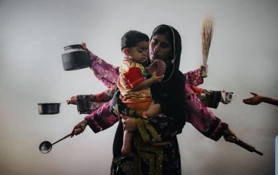 Baloch women 
Baloch janeen
بلوچ  جنین
بلوچ جنینانی جنجال بے ھساب انت ۔ ہمے وڑا اکس ءِ وڑ پیم انت چہ زانگ بیت کہ بلوچ جنین جنجالانی تہا ماں گیش اتگ انت ۔ اشیے مستریں سوب ہمیش انت کہ بلوچ تعلیم یافتہ باز کم انت ۔ ءُ بلوچستان ءَ ہچ وڑیں دیم رہی نہ کتگ کہ چرایا چہ مردمانی دیم رہی بہ بیت ۔ انچو سما بیت کہ دیم رہی بلوچ دست رسا  چہ باز دور انت ۔ 
