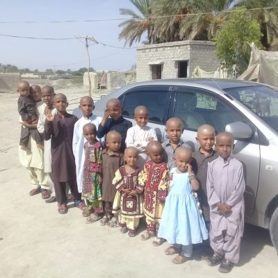Baloch Balled Kids 
Kottokin Baloch chok
کٹیں بلوچ چُک
اے اکس ءِ تہا 15 گونڈیں بچک ءُ جنک انت بلے اے دراہ کُٹ انت ۔
باریں چیا اے زانگ نہ بیت ۔ 
کٹو بانکلینک مئے ملک ءَ تو میا
مئے ملک باھوے شز ءُ کنٹگ انت
