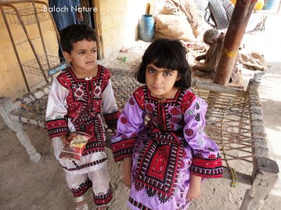 Baloch Girls
بلوچ جنک
Baloch Jenik
اے اکس ءَ چہ پدّر بیت کہ بلوچ چنچُک پدمنتگ انت ۔ ہمودا کہ چُک نشتگ انت آھانی چپ چاگرد ءَ باز چیز ایر ءُ موجود انت۔ 
