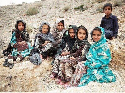 Baloch kid
بلوچ جنیک
Baloch  Jenik
اے اکس ء چہ پدر انت کہ بلوچ ء َ باندات نیست ۔ دگہ راج وتی باندات ءِ واستہ جہد کن انت بلے مئے باندات دگہ راجانی دستا نت ۔
