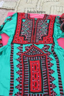 Baloch lady's ware
بلوچ جنیی پشک
Baloch janini pashk
اے شونزیں جنینی پشک نال ءُ جالار ءِ دوچ انت ۔ 
