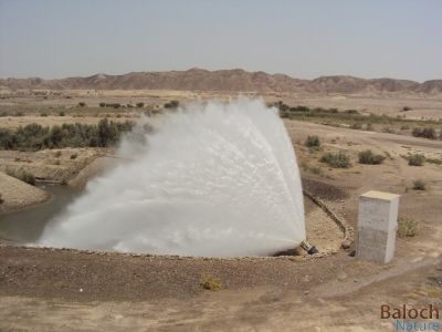 Dam Water Discharger
Kasanin Sargard
کسانین سرگرد
میرانے ڈیم ء آپ کہ گیش بیت چمدا پہ کش انتے - وھدے آپ دراھگا بیت چو فوارہے جوڑ بیت -۔


