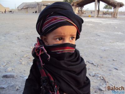 Kasanin Sarmachar
Kasanin Samachar
کسانیں سرمچار
مرچی باندا بلوچستان ءِ ھالات ہمے وڈا رستگ انت کہ ھمُک بلوچے دل چورّات کہ آِے بچّ یک سرمچارے بب بیت - اے کسانیں سرمچارے چمّ وتی باندات ء شوہاز انت - وتی دلا جزم انت کہ روچے نہ روچے آزاتیں بلوچستانے تہا آ نپس کش ات -۔
 

