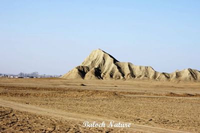 A mount in Pasni
جُڈی ءُ زریں  ءِ میان ءِ جمپ
Joddi o Zarain e Jomp
اے کوہ ندارگ باز وش انت پرچا  کہ اشیے اے دیم ءُ آ دیم جڈی ءُ زرین ءِ نام داریں کوھ انت ۔ اے دوینانی میان انت

