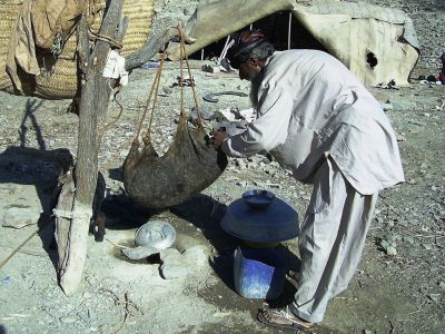 Baloch mountainer
کوہ نندیں بلوچ
کوہ انت بلوچانی کلات - اے بندا چہ زانگ بیت کہ کوہ انچو بلوچانی کلات بوتگ انت ہمے وڈا بلوچانی میتگ بوتگ انت - اے رخشانی بلوچ مال چارینی ء گوڈیدر ے کوہاں آباد انت - اے اکس ء توک ء واجہ وتی مہماناں آپ چہ مشک ء درکنگا انت

