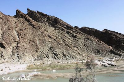 Talaar Mount
تلار ءِ بند
Talaar e band
بلوچستان چونایا گیشتر کوہانی مات بندانی نام انت۔ بزاں بلوچستان بہ بیت ءُ کوہ مہ بیت چوش بوت نہ کنت ۔ تلار ہم یک ٹوہیں مات بند ات۔ کہ مکران ءِِ تیاب دپی ھنداں گوں گوریچانی ھنداں چہ جتا کنت ۔ اے یک کسانیں مات بندے بلے اشیے سر کپگ باز گران انت۔ 
