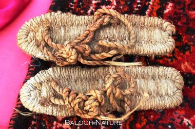 Baloch classic footwear 
سواس
Sawas
سواس یا بزبانی چہ دازے پیش ءَ جوڑ کنگ بیت، سواس بلوچستان ءَ گیشتر مردیناں کارمرز کتگ انت ۔ مرچاں سواس ءِ کارمرز کنگ یک شوک ءِ جوڑ بوتگ۔ 
