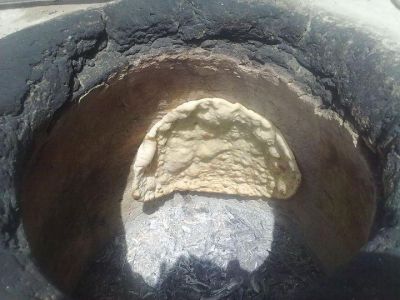 Backer 
ترون، ترین
Taron, Tareen
ترون جوڑ کنگ ءَ زمین ءَ سے فٹ ءَ کنڈ کن انت اشیے چپ  ءُ  چاگردا دون کن انت ءُ پدا اشیے توک ءَ آس روک کن انت ءُ نان پچ انت ۔ ترون ءِ پتکگیں نان باز تام دار بنت ۔ ترون ءَ گوشت ءُ مُرگ ہم پج انت ۔ 
