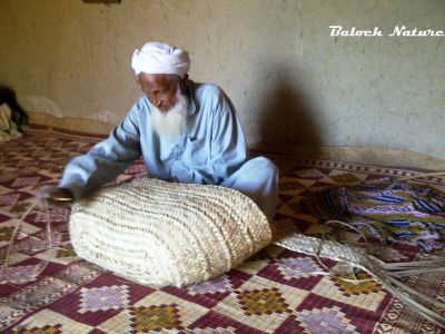 Baloch classic work
لچ ءِ دوچگ
Lachch e dochag
اے اکس ءِ توک ءَ اے واجہ لچ ءَ دوچگ ءَ انت ۔ بلوچستان ءَ انگتہ لچ ءَ ارزشت است ۔ لچ ءَ کاہ مان کن انت ءُ لچ ءَ ہُشتر ءُ ھر ءَ لڈڈ انت ءُ سامان ءِ مان کن انت ۔ 


