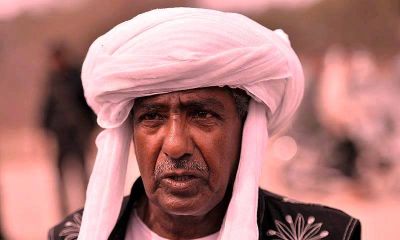 Abdul Qadeer Baloch
ماما قدیر
Mama Qadeer
چیزےمردم بنت کہ تاریخ ءُ زمانگ آہاں جوڑ نہ کنت بلکیں آوھدءِ دیما ترین اَنت۔تاریخ نوکیں کِشکاں چہ ہمودءَ بندات کنائیننت کہ چہ ہمودءَ آوتی عملی گاماں چست کن اَنت ءُ زمانگ آئرءَ ہچ پیم ءَ ڈالچار کرت نہ کنت۔بلوچ راج ءُ سجئیں بنی آدمی تاریخ ءِ تاکاں ماماقدیر مدام یک ھنچیں سوب کنوکے وڑءَ یات بیت کہ آئی یک مردمی غم ءَ را راجی غم ءِ بہر کناں پہ سرجمیں بنی آدم ءِ سربلندی سکین ئے دروشم زُرت

