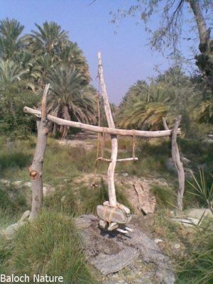 Baloch classic watering 
شونچوک
Shonchok
شونچُک یا شولونچُک شہجوانی سرا جنگ بوتگ انت ۔ کہ چریشیا چہ آپ کش اتگ ءُ کشار آپ داتگ انت ۔ ڈگار کہ بُرز بوتگ انت آپ سر نہ کپتگ انت گڈا اودا شونچوک منڈ اتگ ءُ آپ کش اتگ ءُ پیماز، چماٹوک ، تمباک ،گزّرک آپ داتگ انت ۔ بلے اے کوہستگاں ہم کارمرز کتگ انت جہل ءِ کنڈانی آپ بُرزے ڈگاراں داتگ انت ۔ 
