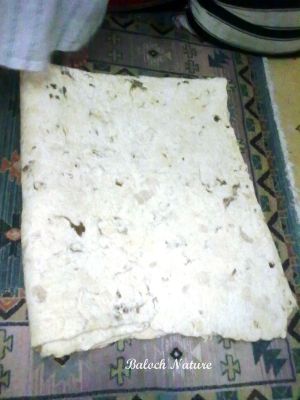 Baloch classic Blanket 
ٹپّور
Tappor
ٹپپور بلوچستان ءِ کوہن تریں گندلاں چہ یک ءِ ۔ ٹپپور چہ اسپیت پس ءِ پژم ءَ جوڑ کنگ بیت ۔ اے گیشتر زمستانی شپاں پر داتگ کہ باز گرم انت ۔ چہ مرچیگیں کمبل ءَ چہ گیشتر گرم بوتگ ۔ مرچاں شہری ہند دمگاں ٹپپور بیگواہ انت بلے کوہ ءُ کللگاں انگتہ ٹپپور کارمرز کن انت ۔ 
