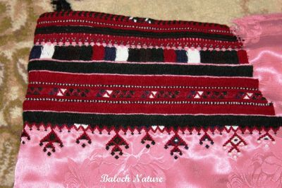 Balochi women ware 
تربت ءِ بانور
Turbat e Banor 
اے بلوچی دوچ ءِ کہ کیچ ءِ ھند ءُ دمگاں اشیار ءَ تربت ءِ بانور گوش انت ۔ اے پشک ءِ آستونک  انت ۔
