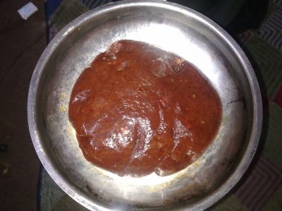 Balochi classic date food
مدرے موش
Madar e mosh
اے مدر انت ۔ مدر ءَ گوں ساپیں روگن ہور گرم کن انت ۔ بلے ناہ ءِ گڈڈگ ءَ نہ کش انت ۔ ادا مدرے جوڑ کنگ ءَ ناہ ءِ گڈڈگ کش اتگ انت ۔ ناہ ءِ گڈڈگ ءِ جتا کنگ ءَ رند گوں ساپیں روگناں گرم کتگ انت ۔ چونایا مدر انت بلے باز جاہ ءَ مدرے موش ہم گوش انت ۔
