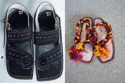 Baloch classic shoes
چواٹ
Chawat
بلوچی چوٹ انت  ۔ سیاہیں رنگ کہ پوست ءِ بند انت اے مردینی انت ءُ ہم ءَ کہ پژم ءُ بندک ءِ بند انت آ جنینی چواٹ انت ۔ 
